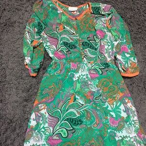 Womens bundle includes a dress, an old navy tee shirt long sleeve and a blouse